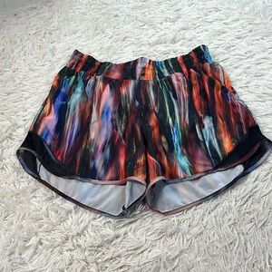 Lululemon Hotty Hot Short *High-Rise Long 4" Chroma Fusion Multi / Black